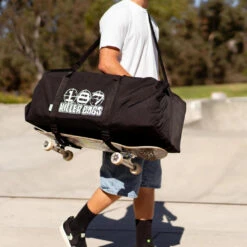 187 KILLER PADS ARSENAL DUFFEL BAG -Modern Skate Store 187 Arsenal Duffel Bag lifestyle photo luke khaler trevor farrow 2 2024 1024x1024 8ac12eba 3bed 4c23 b46b 530a7e4e7a1f
