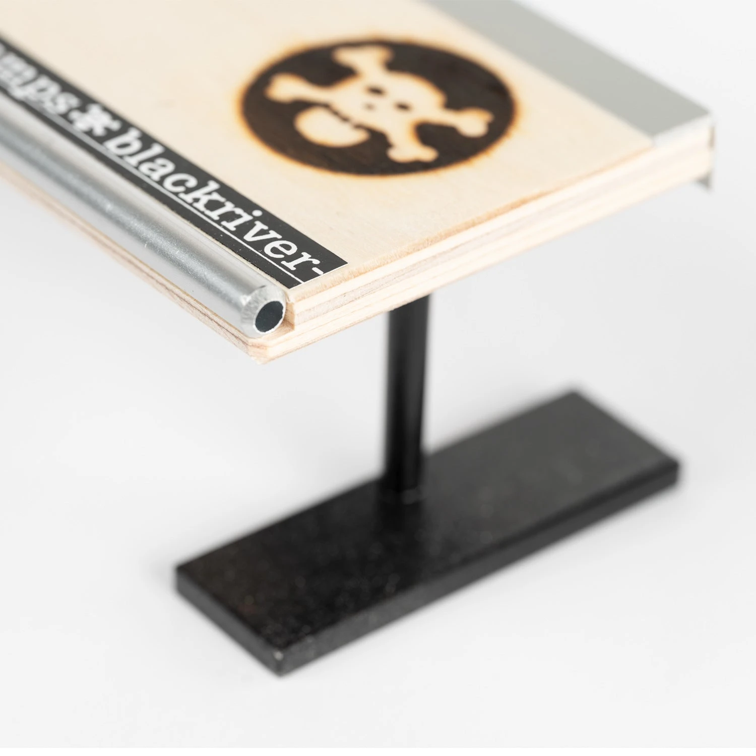 BLACKRIVER LOCKER ROOM BENCH BLACKRIVER LOCKER ROOM BENCH -Modern Skate Store Street Bench NEU 3