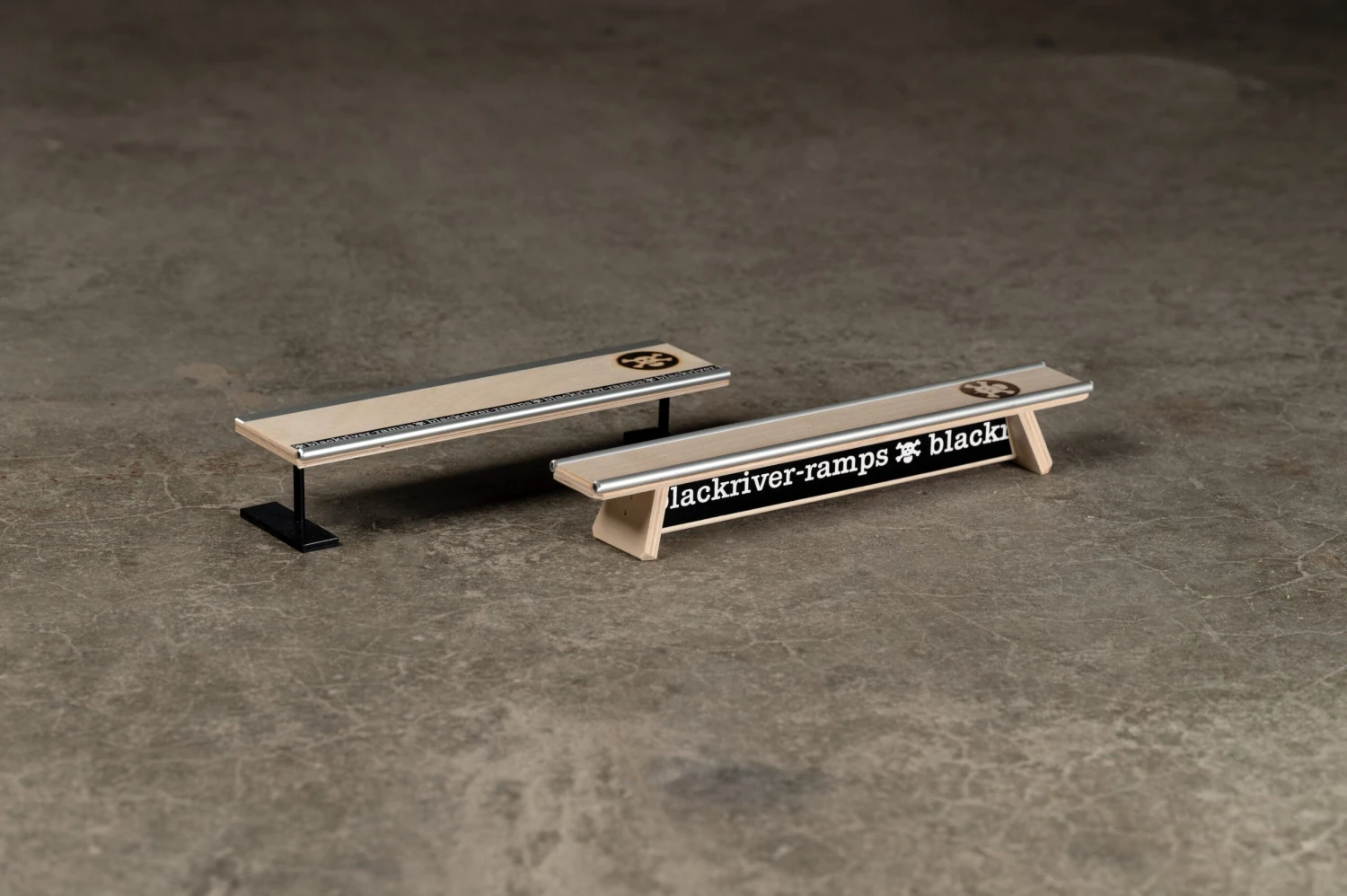 BLACKRIVER LOCKER ROOM BENCH BLACKRIVER LOCKER ROOM BENCH -Modern Skate Store Teaser BenchesNEU 1 scaled